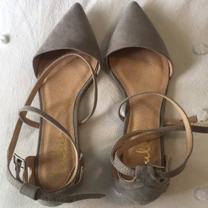 Never worn Lulus Gray Flats